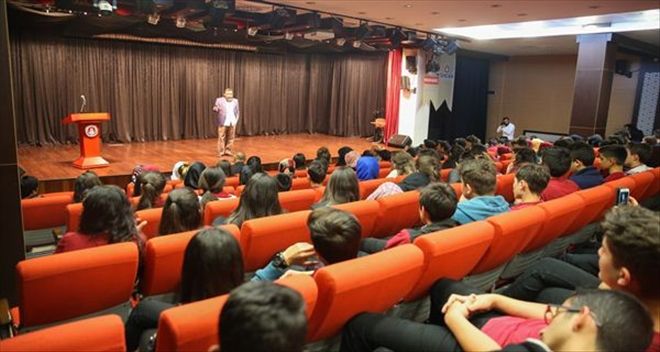 NECİP FAZIL KISAKÜREK SİNCAN´DA ANILDI 