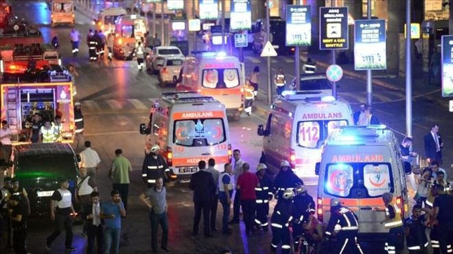 ATATÜRK HAVALİMANI´NDA ÜÇ PATLAMA: 10 ÖLÜ 20 YARALI