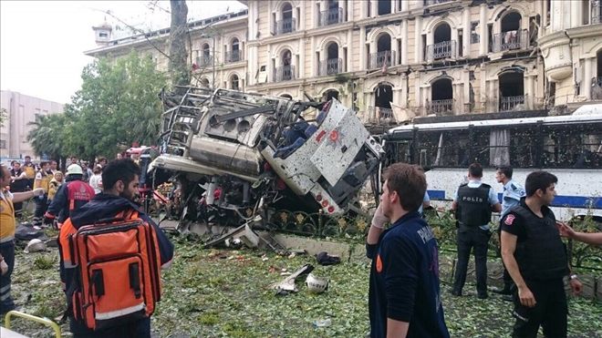  İSTANBUL´DA PATLAMA: 7´Sİ POLİS 11 VATANDAŞ HAYATINI KAYBETTİ