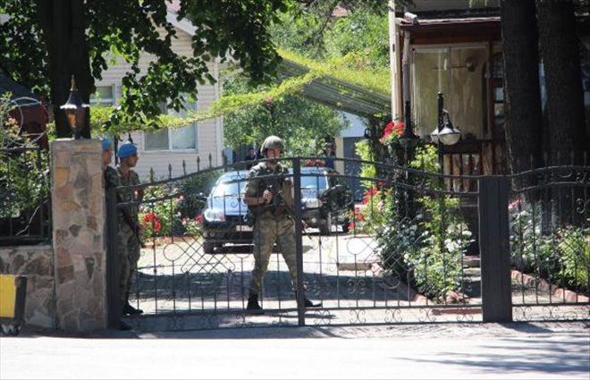TUĞGENERAL GÜNEŞER´İN EVİNDE ARAMA