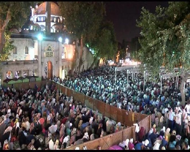 Eyüp Sultan Kadir Gecesinde Doldu Taştı