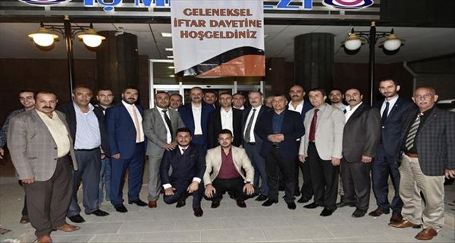 Akgül Mamaklı müteahhitlerle iftarda buluştu