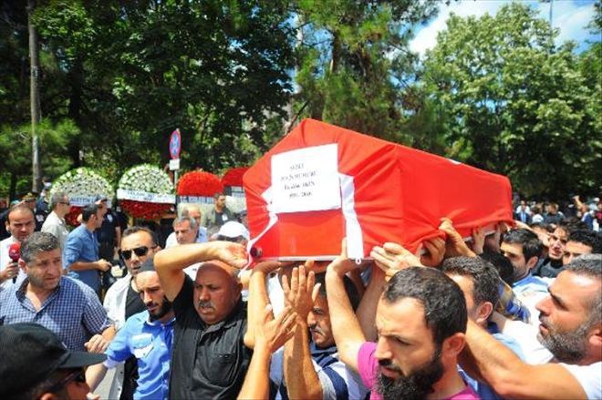 ŞEHİT POLİS MEMURU, BURSA´DA GÖZYAŞLARIYLA TOPRAĞA VERİLDİ