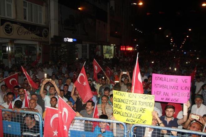 BİNGÖL´DE DARBE GİRİŞİMİ ŞEHİTLERİ İÇİN 3 DİLDE MEVLİT