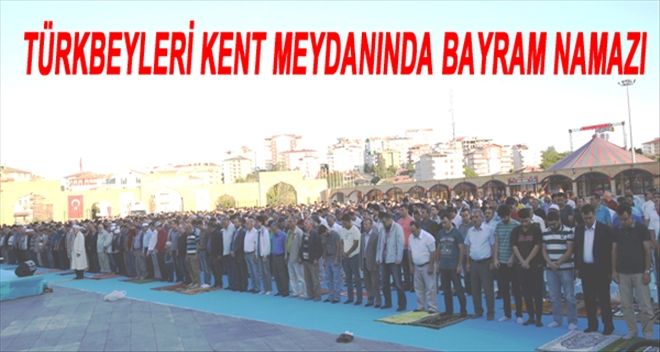 TÜRK BEYLERİ KENT MEYDAN´INDA BAYRAM KUCAKLAŞMASI