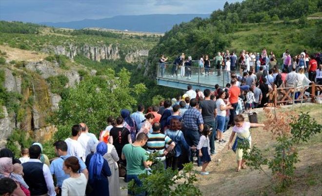 50 BİN KİŞİ KRİSTAL TERAS´TAN KANYONU İZLEDİ