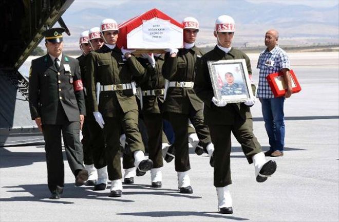 ŞEHİT DOĞAN KAYA´NIN CENAZESİ SİVAS´A GETİRİLDİ