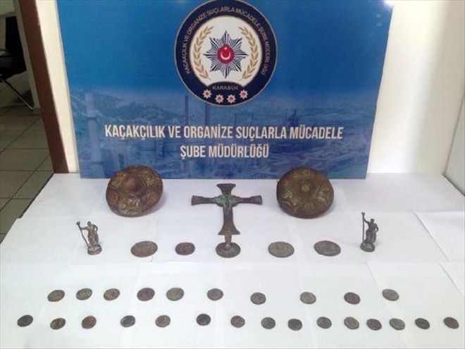 İhbar Üzerine Durdurulan Otomobilde Tarihi Eserler Ele Geçirildi