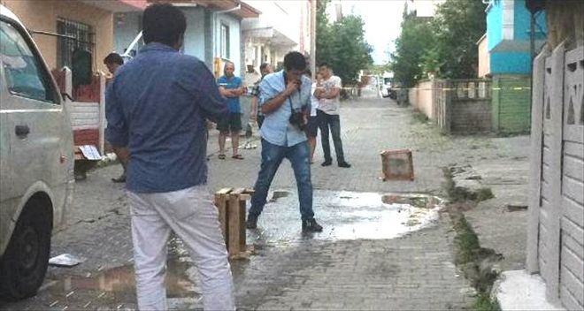 Babasını Balkondan Attı, Ardından Da Bıçaklayarak Öldürdü