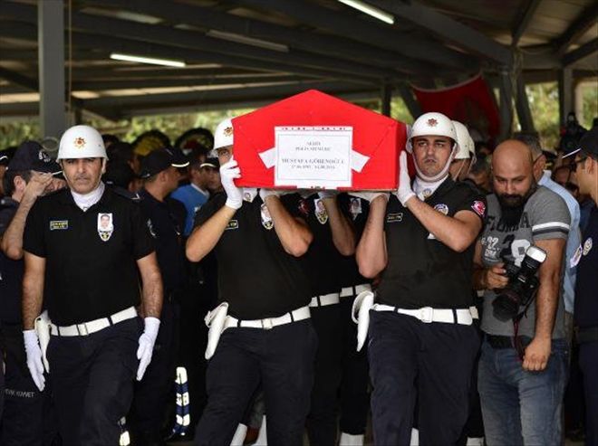 ŞEHİT POLİS TOPRAĞA VERİLDİ