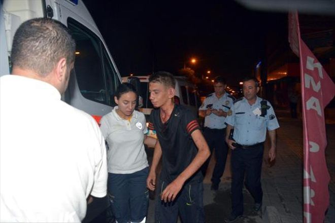 ADANA´DA HIRSIZLIK YAPARKEN YAKALANANAN GENCE DAYAK