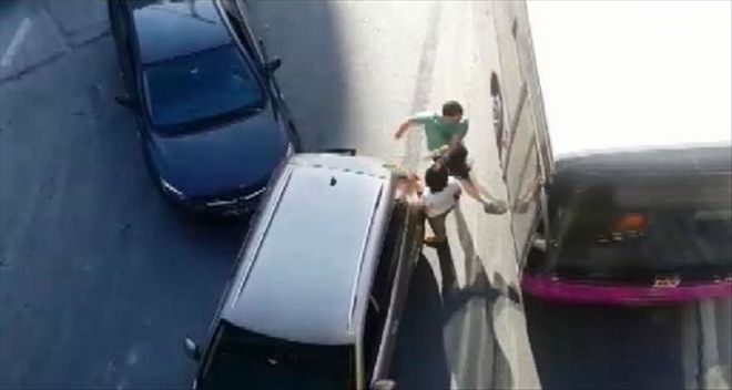 Kaza Yaptı Öfkesini Otobüs Şoföründen Çıkardı