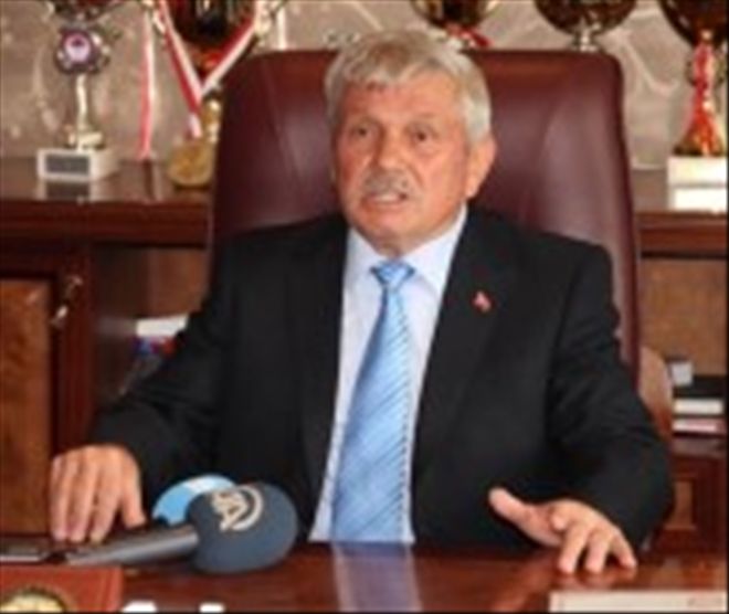 Belediye Başkanının Aracı İle Traktör Çarpıştı; 3 Yaralı