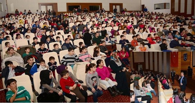 Kahramankazanlı öğrenciler tatilde sinema keyfi yapıyor