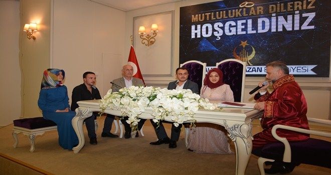 Ertürk bine yakın düğün, kına ve nikah davetine katıldı