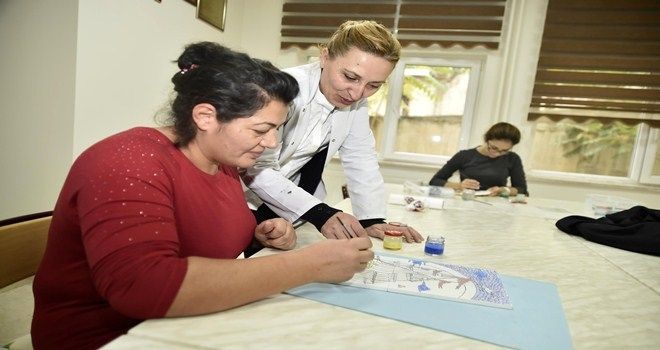 Mamaklı Kadınlar Çini Sanatında Ustalaşıyor