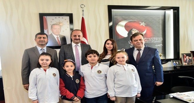 Minik yazarlar Akgül´ü ziyaret etti