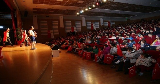 ETİMESGUTLU 4 BİN ÇOCUK TİYATROYLA TANIŞTI