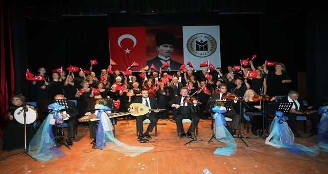 YENİMEK kursiyerlerinden yeni yıl konseri 