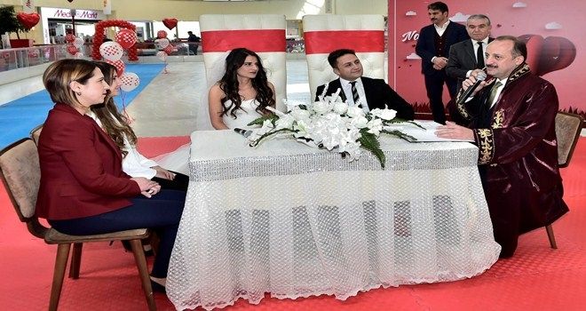 Mutluluğa buz pistinde ?evet´