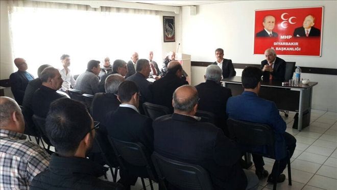 MHP DİYARBAKIR´DA DEVLET BAHÇELİ´NİN RESMİ İNDİRİLDİ