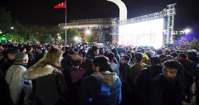 Batıkent sarı-laciverte boyandı