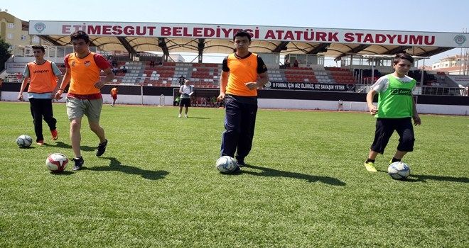 ETİMESGUT BELEDİYESPOR YILDIZLARINI ARIYOR
