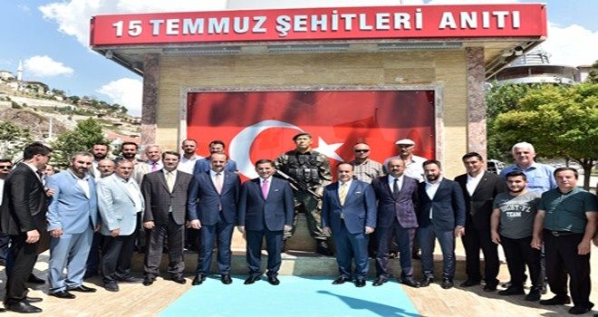 Vali Topaca 15 Temmuz Şehitleri Anıtı Gezdi