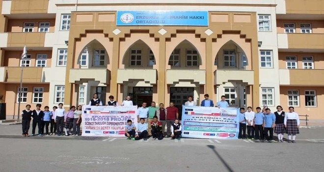           AB YOLUNDA DEV BAŞARI!                              İKİ AB  ERASMUS+ PROJESİ İLE AVRUPA´DALAR!