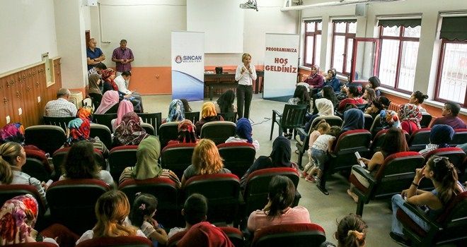 SİNCAN BELEDİYESİ, AİLELERE DE EĞİTİM VERİYOR 