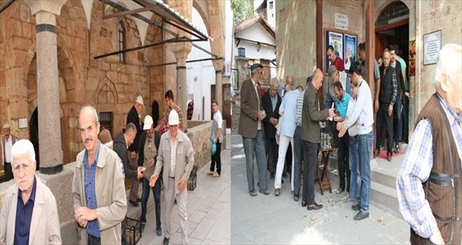 CUMA NAMAZI SONRASI AŞURE İKRAMI YAPILDI