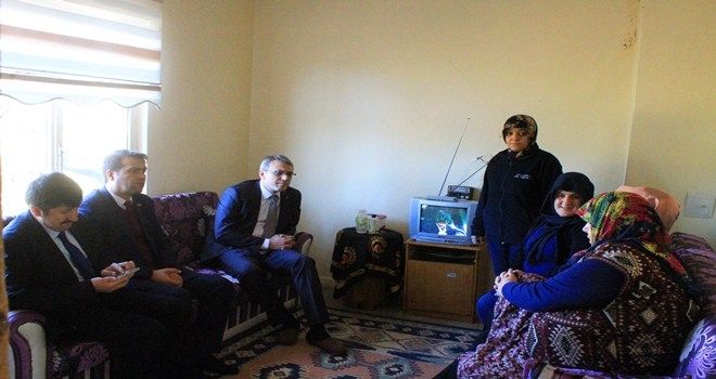 Beypazarı Kaymakamı,  Evde Bakım Hizmeti alan vatandaşları ziyaret etti.