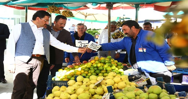 BAŞKAN PAZARA İNDİ, FİYATLARI TEK TEK DENETLEDİ