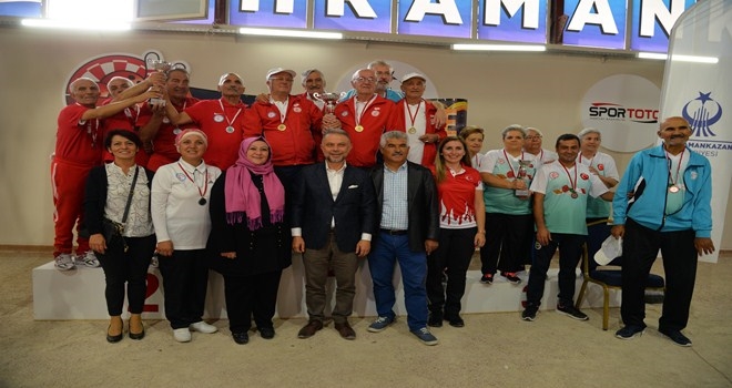 Dede ve ninelerin bocce keyfi