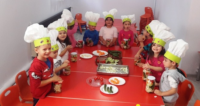 NEŞELİ MİNİKLER TURŞU KURDU