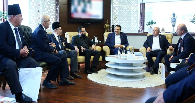 KIBRIS DÖNÜŞÜNDE BAŞKAN AK´A ZİYARET