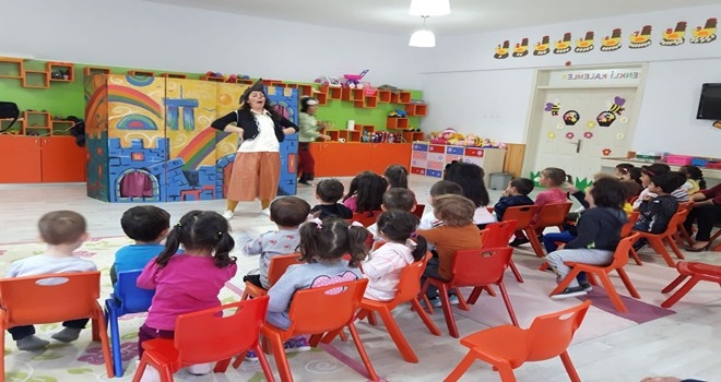 MİTSİ MİNİKLERİ EĞLENDİRDİ