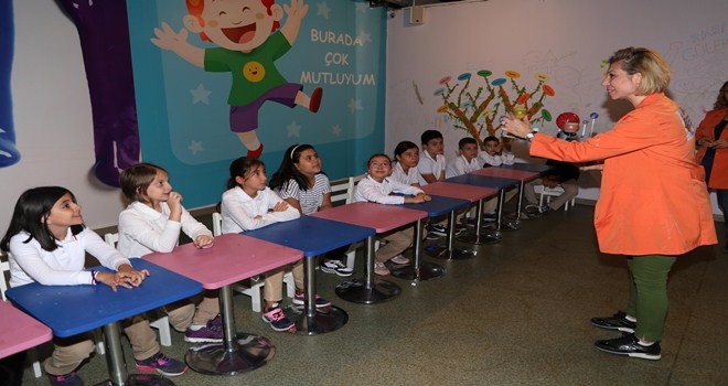 Evrensel Değerler Çocuk Müzesi´ne çocuk akını
