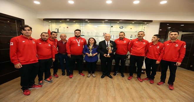Gülen gözler kupalarıyla Yenimahalle´de