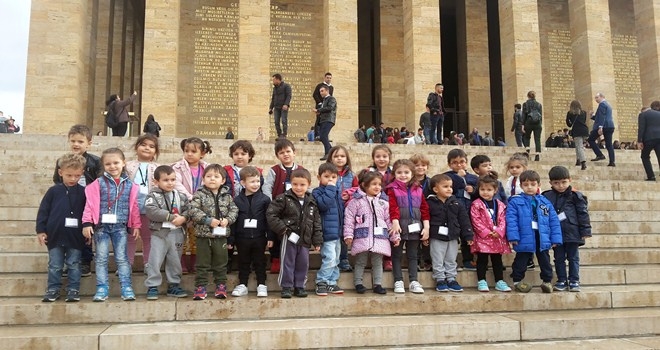 MİNİKLERDEN ANITKABİR ZİYARETİ