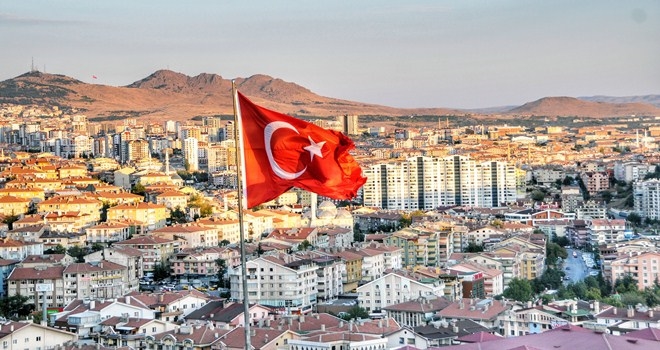 KEÇİÖREN ZİRVEYİ BIRAKMIYOR