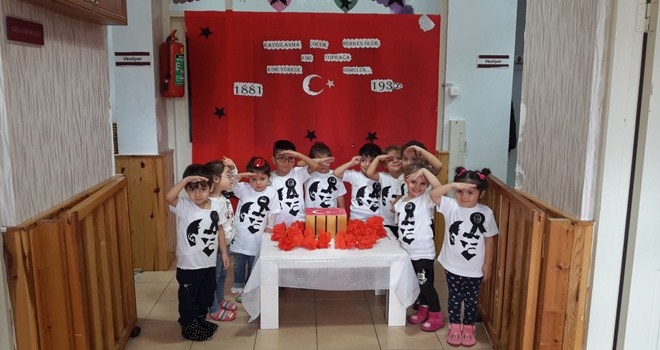MİNİKLER ATATÜRK´Ü ANDI