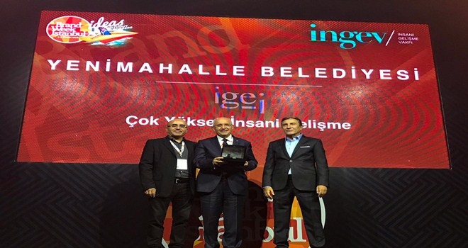 İnsani Gelişme Zirvesi´nde Yenimahalle´ye plaket