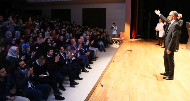 MALCOLM X´İN HAYATI KEÇİÖREN´DE SAHNELENDİ