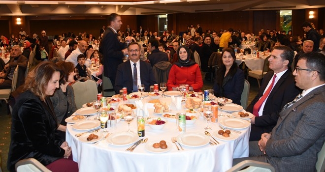 ÖĞRETMENLER AKŞAM YEMEĞİNDE BULUŞTU 