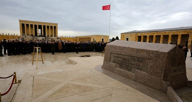 İsmet İnönü kabri başında anıldı