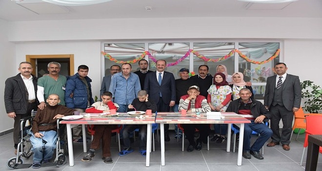 Başkan Akgül Engellileri yalnız bırakmadı