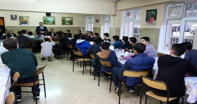 BAŞKAN AK ÖĞRENCİLERİN SOFRASINA KONUK OLDU