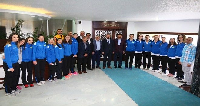 VOLEYBOLCULARDAN BAŞKAN AK´A ZİYARET