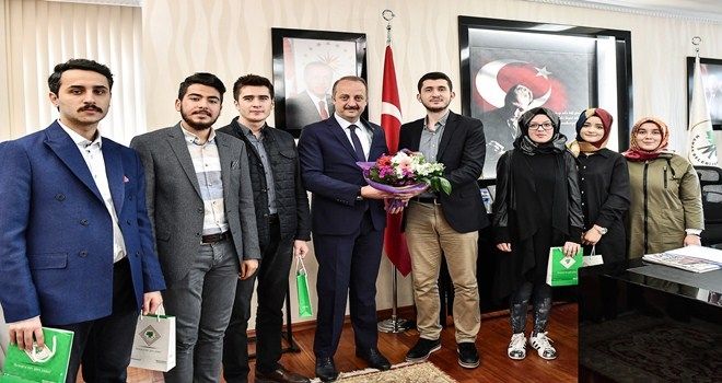Akgül üniversitelilerle tecrübelerini paylaştı